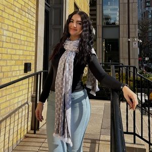 Meet your Posher, Ajsela